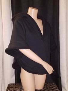 Alo Yoga Sherpa Linned Poncho